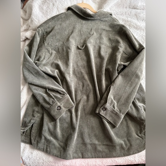 Tilly’s - Olive Sweater - Picture 3 of 3